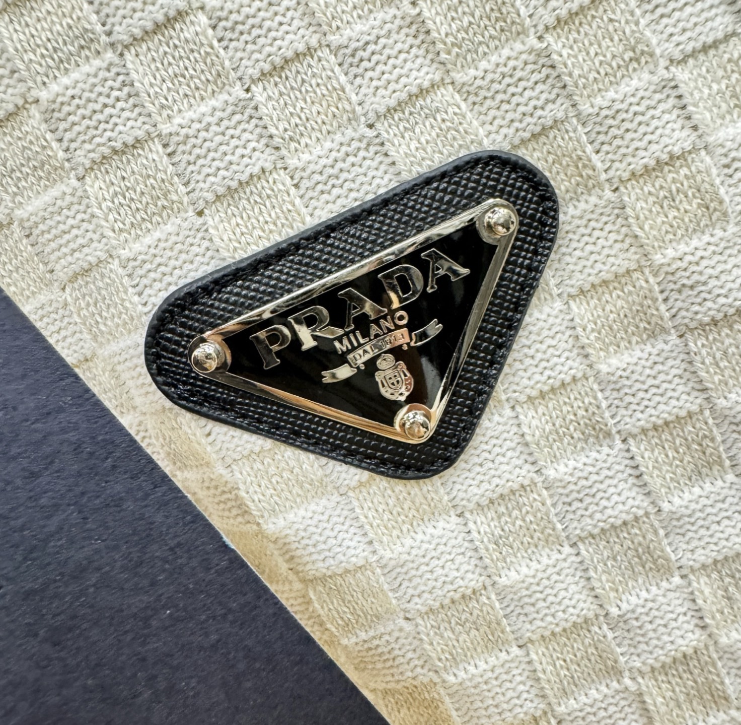 PRADA 普拉达 2026春夏新品针织短袖，进口针织面料，手感柔软。顶级进口私货，时尚设计潮流短袖针织