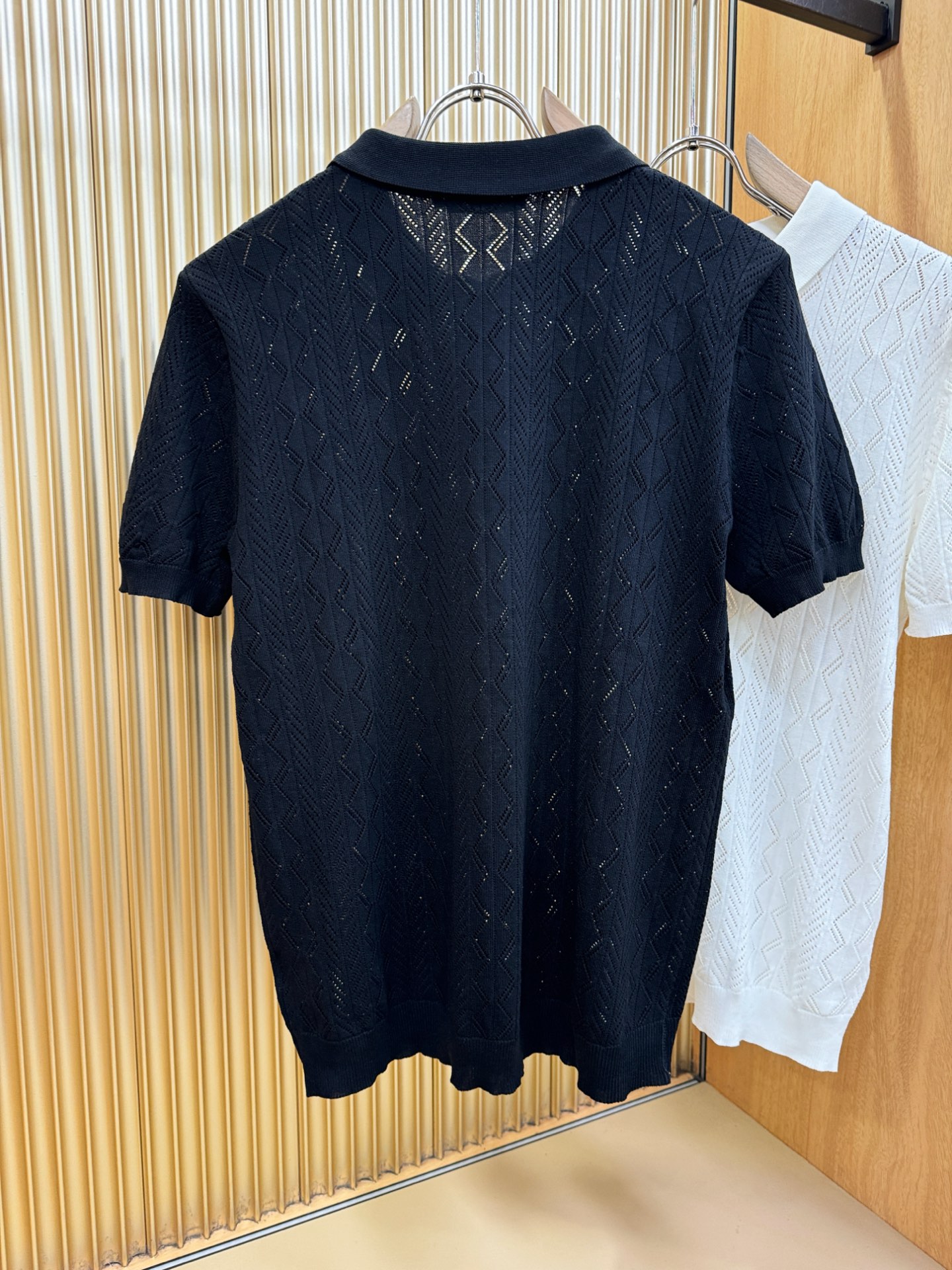 BURBERRY巴宝莉 2026春夏新品针织短袖，进口针织面料，手感柔软。顶级进口私货，时尚设计潮流短袖