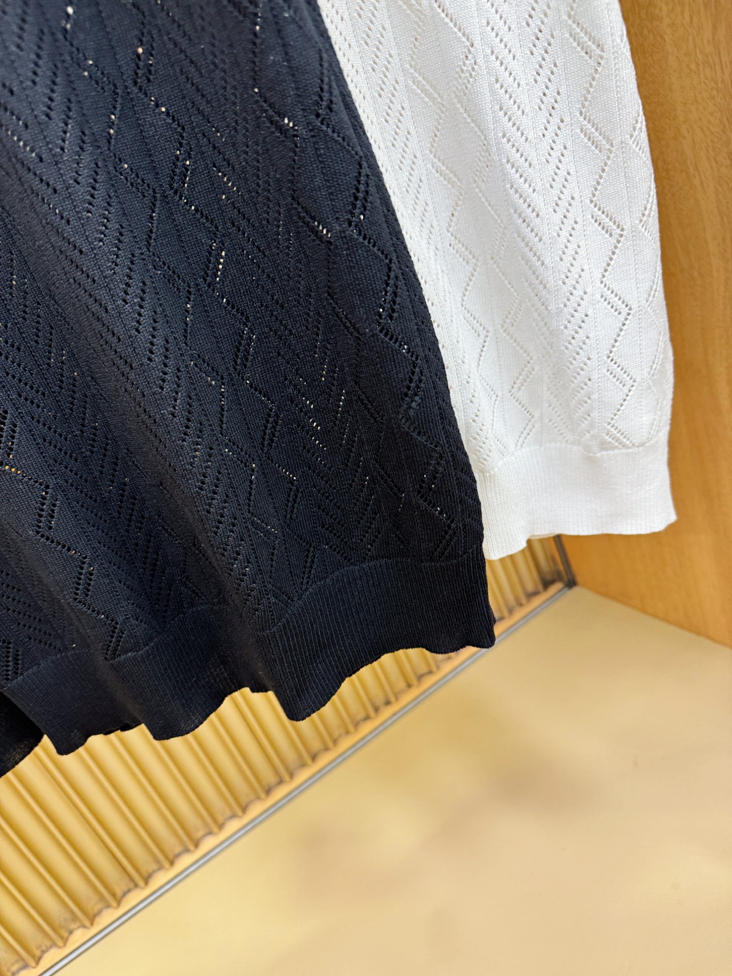 BURBERRY巴宝莉 2026春夏新品针织短袖，进口针织面料，手感柔软。顶级进口私货，时尚设计潮流短袖