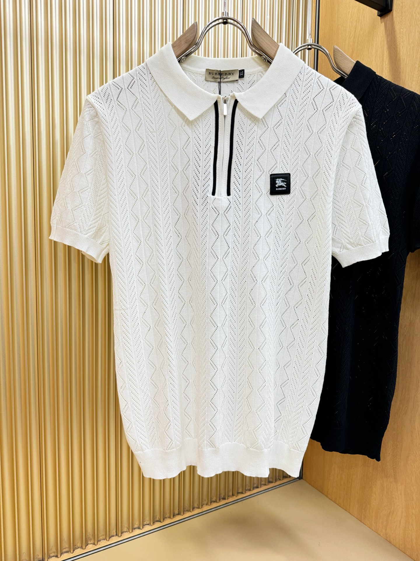 BURBERRY巴宝莉 2026春夏新品针织短袖，进口针织面料，手感柔软。顶级进口私货，时尚设计潮流短袖