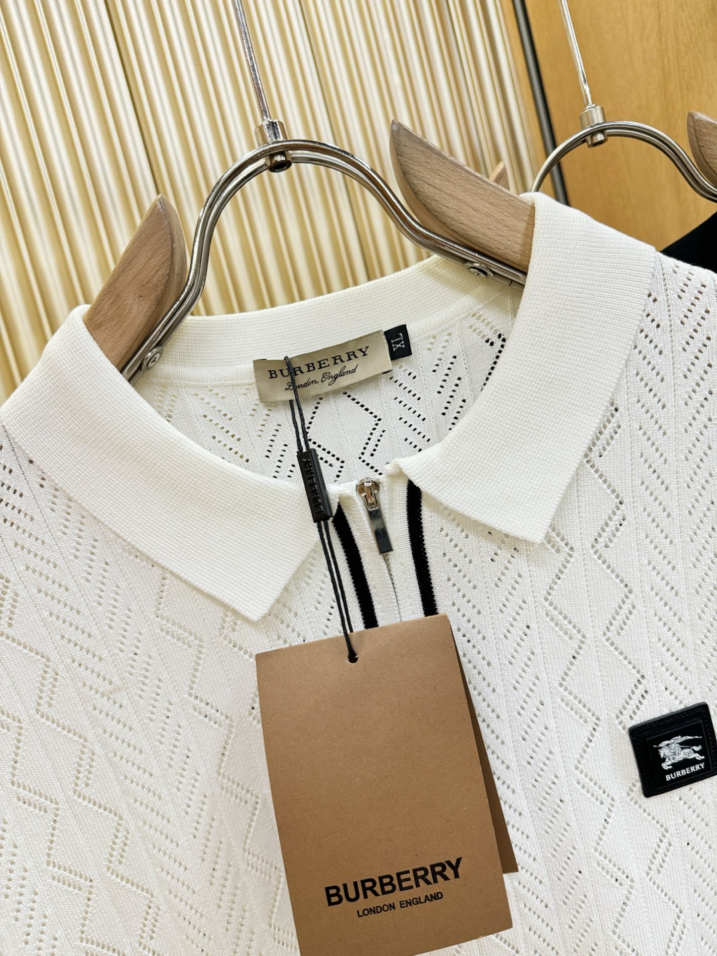BURBERRY巴宝莉 2026春夏新品针织短袖，进口针织面料，手感柔软。顶级进口私货，时尚设计潮流短袖