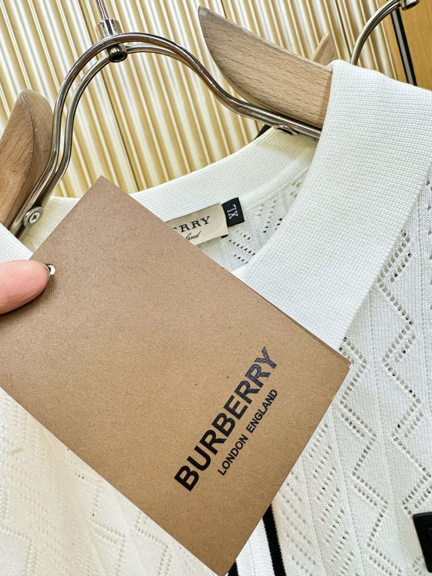 BURBERRY巴宝莉 2026春夏新品针织短袖，进口针织面料，手感柔软。顶级进口私货，时尚设计潮流短袖