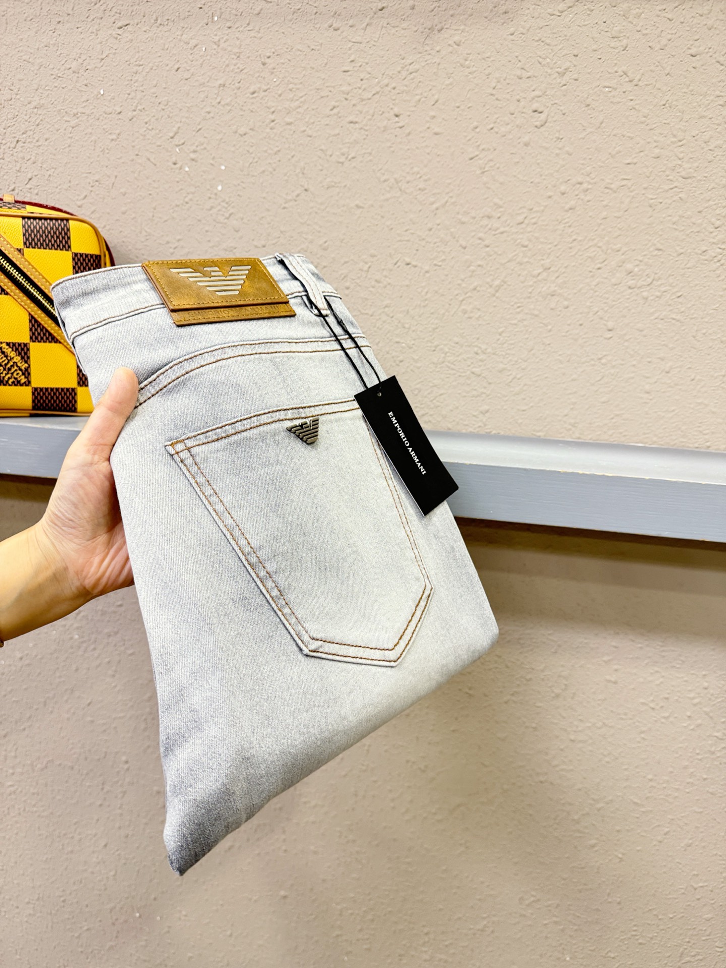 Armani 阿玛尼  专柜新品，原版牛仔裤 原版重工打造，品牌经典LOGO设计，三标齐全！原版五金辅料