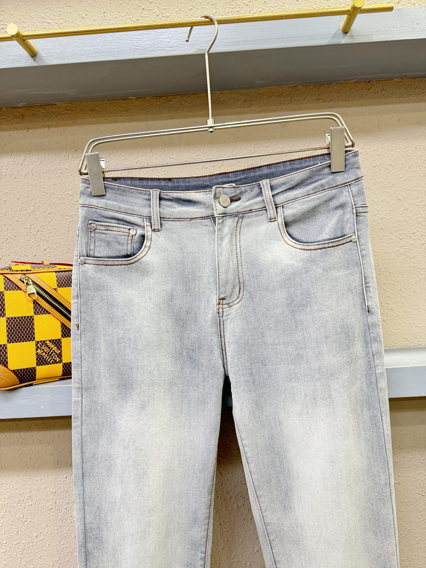 Armani 阿玛尼  专柜新品，原版牛仔裤 原版重工打造，品牌经典LOGO设计，三标齐全！原版五金辅料