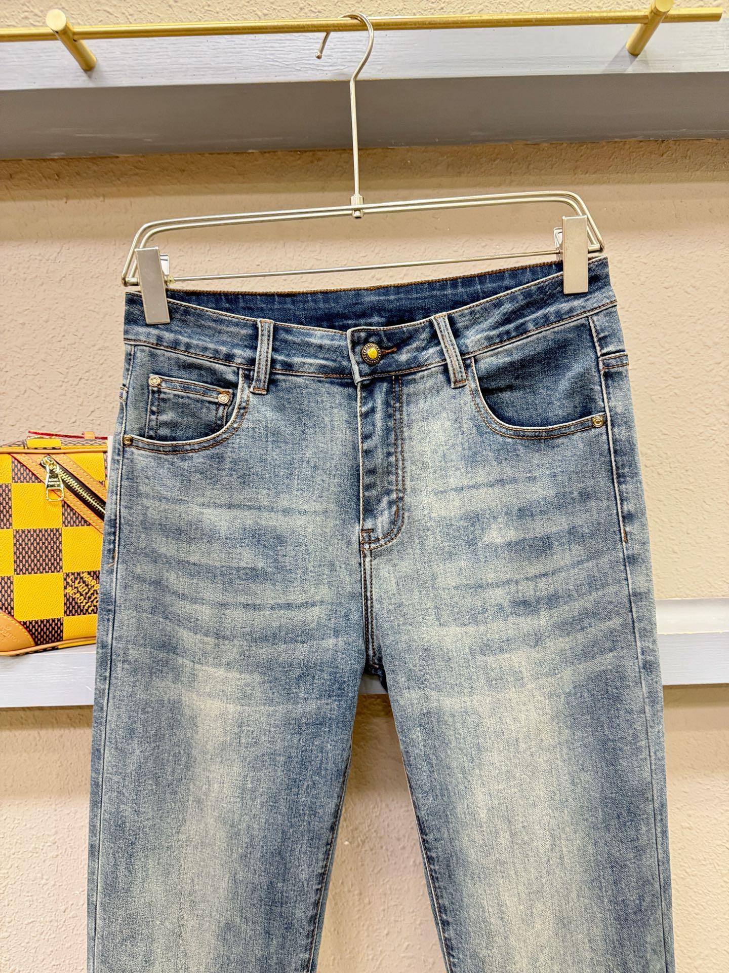 Ermenegildo Zeg*a杰*亚专柜新品，原版牛仔裤 原版重工打造，品牌经典LOGO设计，三标齐