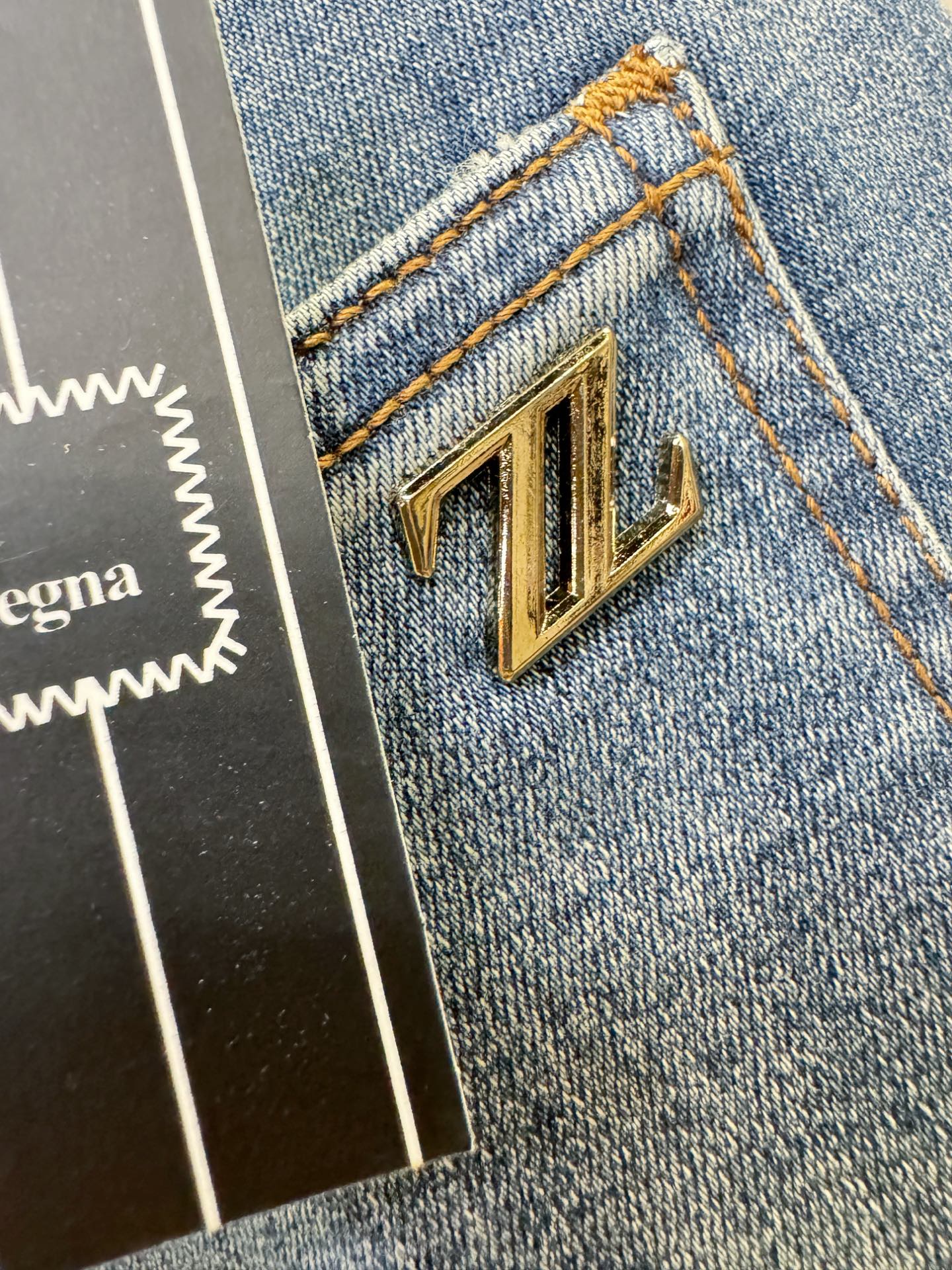 Ermenegildo Zeg*a杰*亚专柜新品，原版牛仔裤 原版重工打造，品牌经典LOGO设计，三标齐