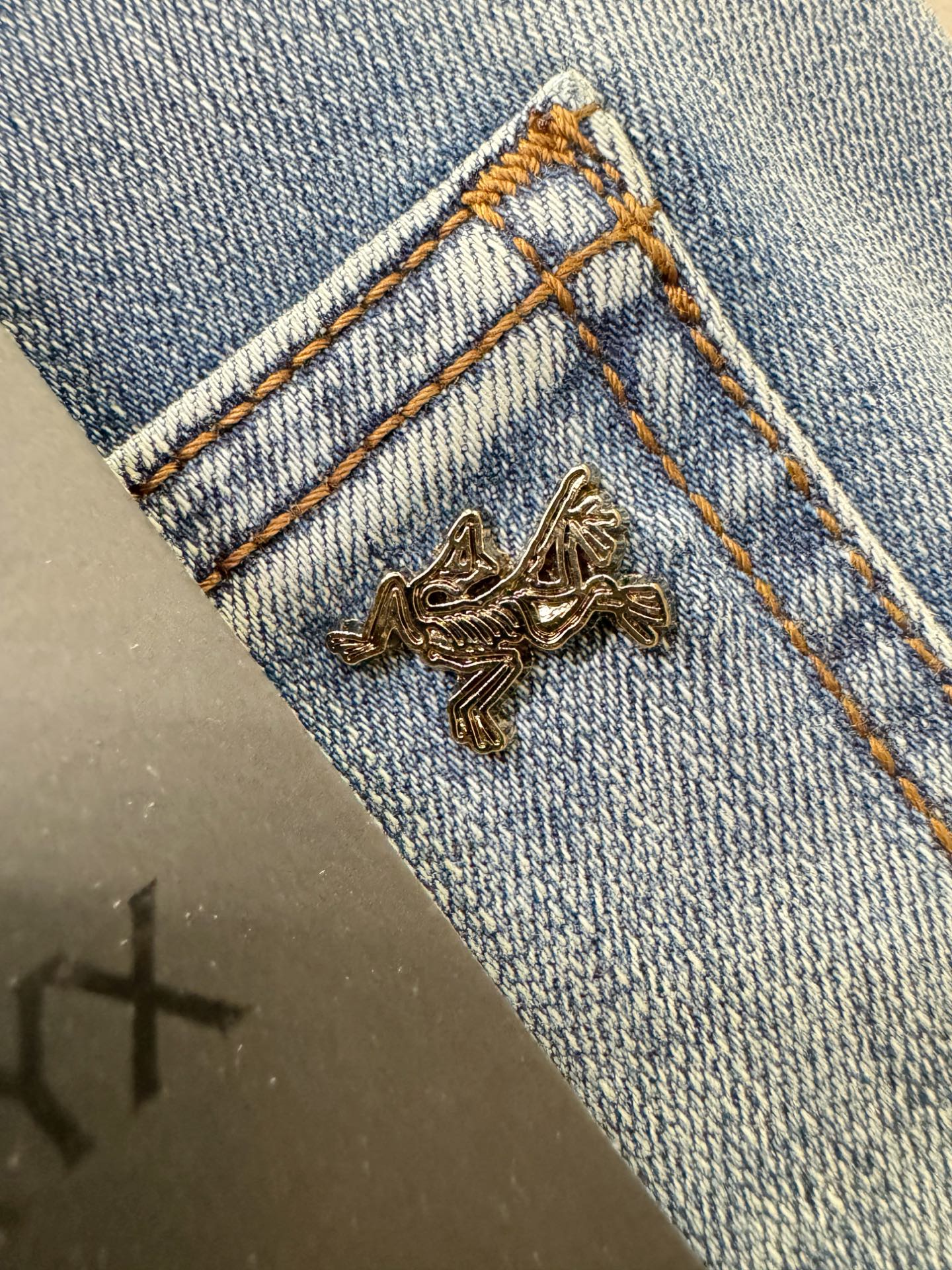 ARC‘TERYX/始祖鸟 专柜新品，原版牛仔裤 原版重工打造，品牌经典LOGO设计，三标齐全！原版五金