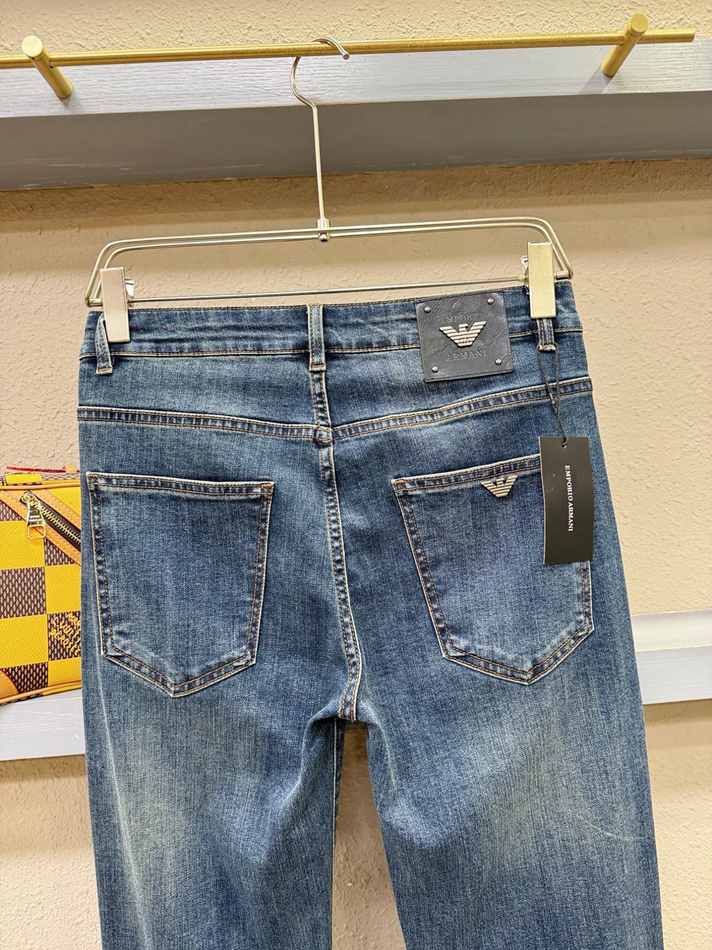 Armani 阿玛尼  专柜新品，原版牛仔裤 原版重工打造，品牌经典LOGO设计，三标齐全！原版五金辅料