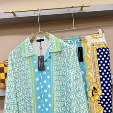 高定款(真丝面料升级 )最大可穿250斤⚠️ Versace 范思哲新款真丝套装,男女同款家居服套装,定 高定款(真丝面料升级 )最大可穿250斤⚠️ Versace 范思哲新款真丝套装,男女同款家居服套装,定