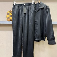 高定款(真丝面料升级 )最大可穿250斤 Versace 范思哲新款真丝套装,男女同款家居服套装,定制真 高定款(真丝面料升级 )最大可穿250斤 Versace 范思哲新款真丝套装,男女同款家居服套装,定制真
