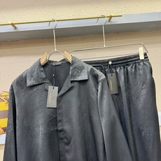 高定款(真丝面料升级 )最大可穿250斤 Versace 范思哲新款真丝套装,男女同款家居服套装,定制真 高定款(真丝面料升级 )最大可穿250斤 Versace 范思哲新款真丝套装,男女同款家居服套装,定制真