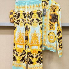 高定款(真丝面料升级 )最大可穿250斤 Versace 范思哲新款真丝套装,男女同款家居服套装,定制真 高定款(真丝面料升级 )最大可穿250斤 Versace 范思哲新款真丝套装,男女同款家居服套装,定制真
