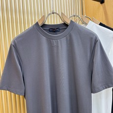 (最大可穿240斤) LV路易威登 2026春夏新款短袖T恤!走秀图案时尚休闲短袖T恤衫!设计logo设 (最大可穿240斤) LV路易威登 2026春夏新款短袖T恤!走秀图案时尚休闲短袖T恤衫!设计logo设