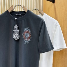 (最大可穿240斤) CHROME HEARTS 克罗心 2026春夏新款短袖T恤!走秀图案时尚休闲短袖 (最大可穿240斤) CHROME HEARTS 克罗心 2026春夏新款短袖T恤!走秀图案时尚休闲短袖