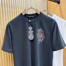 (最大可穿240斤) CHROME HEARTS 克罗心 2026春夏新款短袖T恤!走秀图案时尚休闲短袖 (最大可穿240斤) CHROME HEARTS 克罗心 2026春夏新款短袖T恤!走秀图案时尚休闲短袖