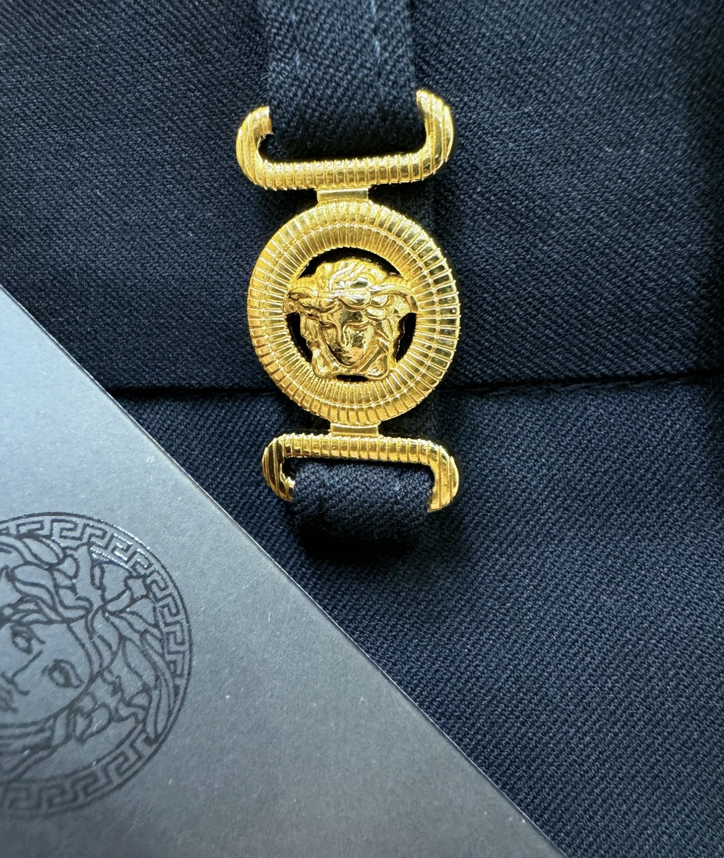 Versace 范思哲 休闲裤，精选面料，柔软舒适有质感，西裤面料，原版五金配件，非常炫酷，细节处理精致