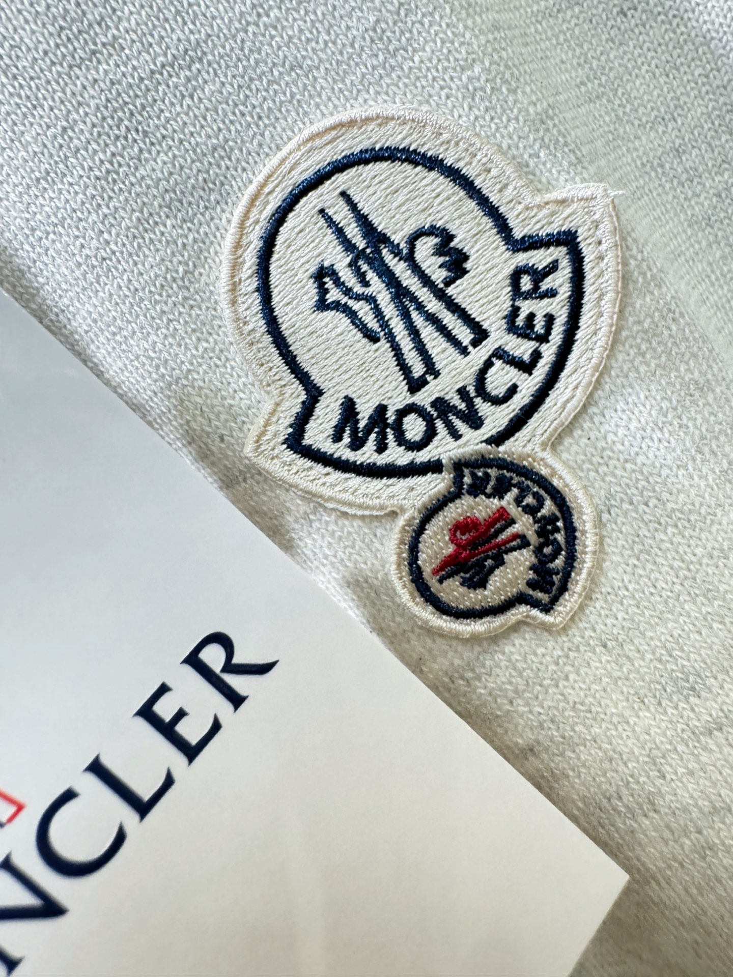 Moncler蒙口   2026春夏新品针织短袖，进口针织面料，手感柔软。顶级进口私货，时尚设计潮流短袖