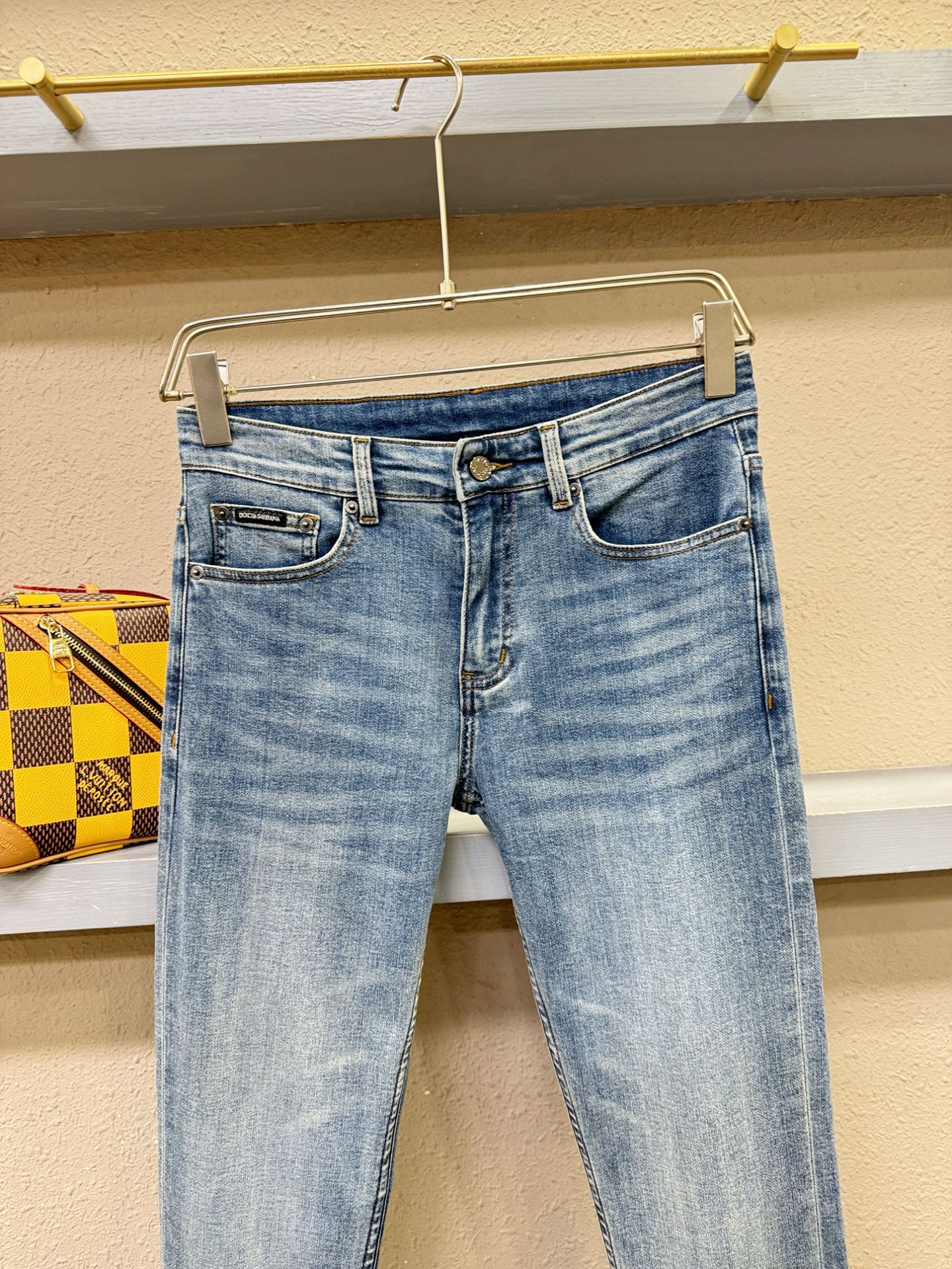 DG杜嘉班纳 专柜新品，原版牛仔裤 原版重工打造，品牌经典LOGO设计，三标齐全！原版五金辅料。专柜定制