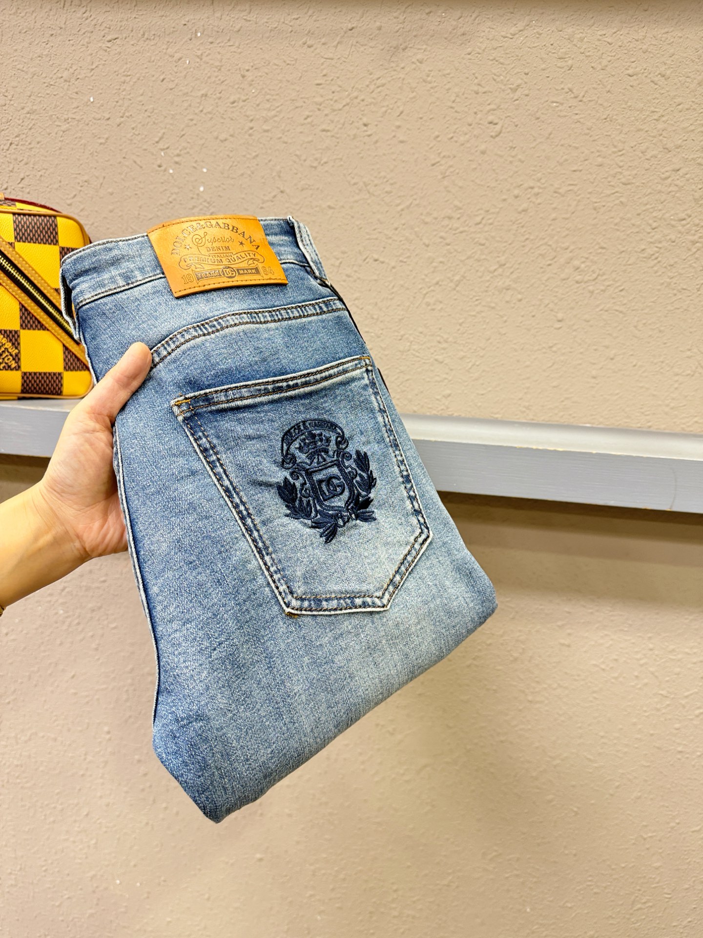DG杜嘉班纳 专柜新品，原版牛仔裤 原版重工打造，品牌经典LOGO设计，三标齐全！原版五金辅料。专柜定制