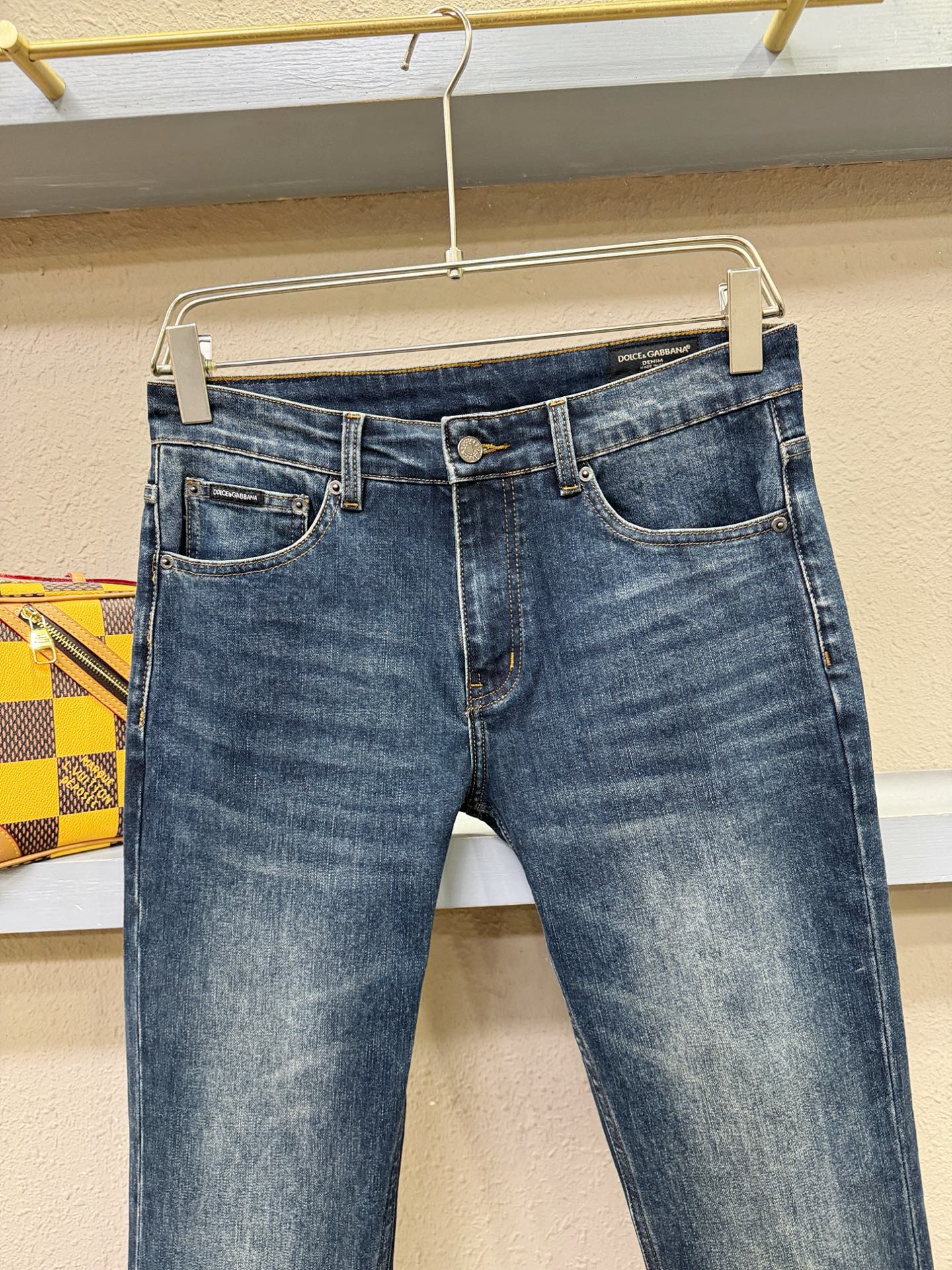 DG杜嘉班纳 专柜新品，原版牛仔裤 原版重工打造，品牌经典LOGO设计，三标齐全！原版五金辅料。专柜定制