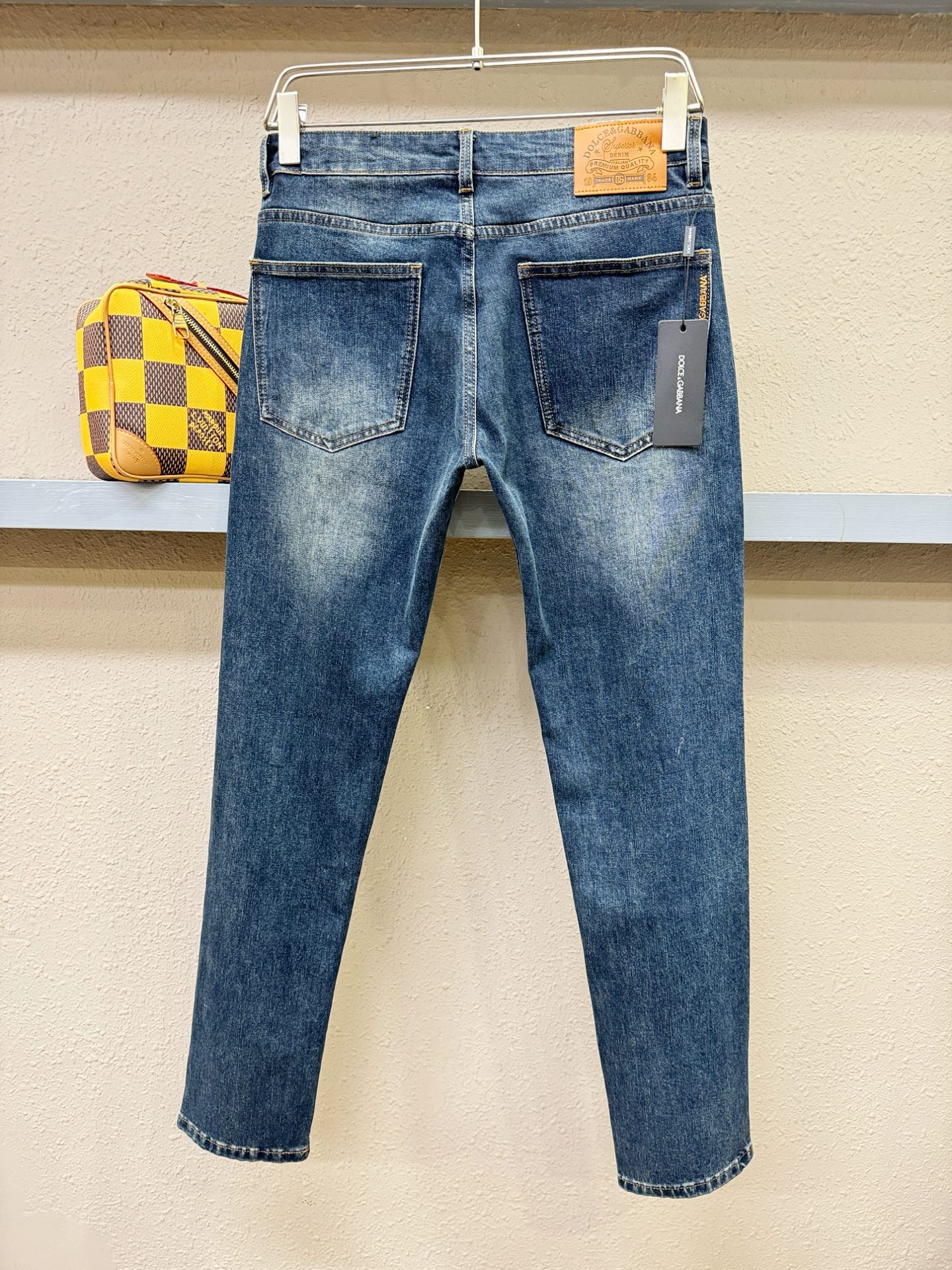 DG杜嘉班纳 专柜新品，原版牛仔裤 原版重工打造，品牌经典LOGO设计，三标齐全！原版五金辅料。专柜定制