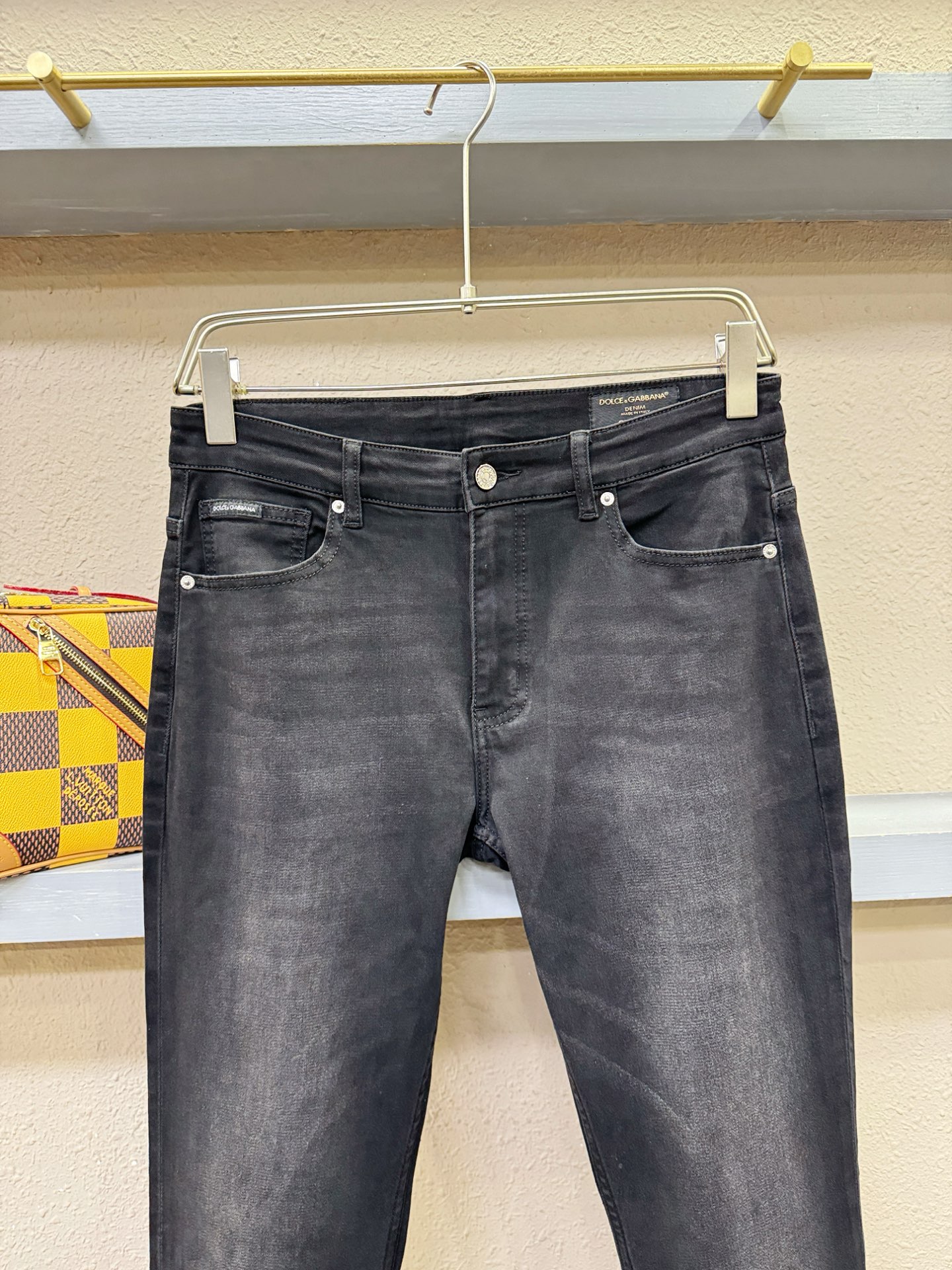 DG杜嘉班纳 专柜新品，原版牛仔裤 原版重工打造，品牌经典LOGO设计，三标齐全！原版五金辅料。专柜定制