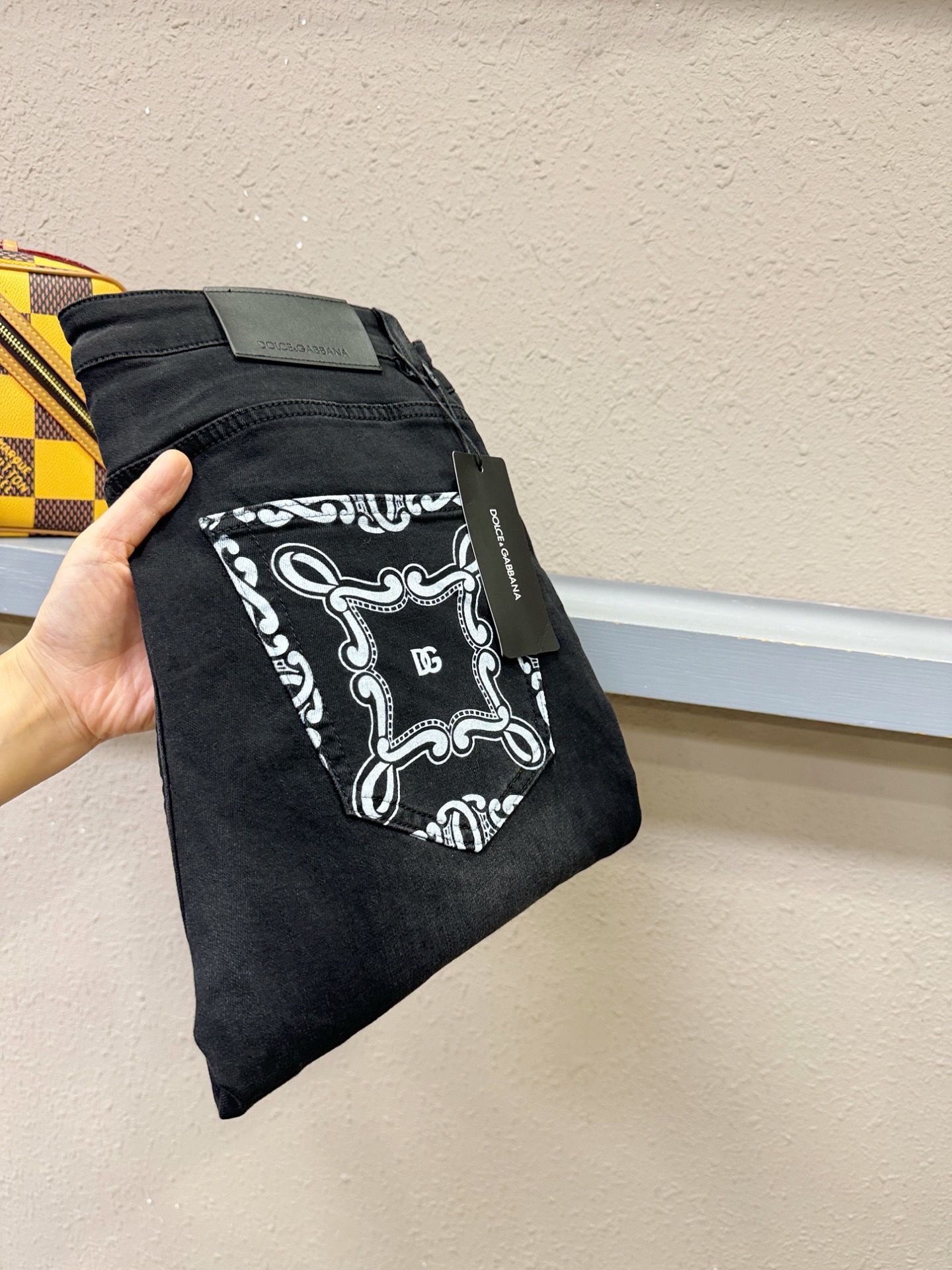 DG杜嘉班纳 专柜新品，原版牛仔裤 原版重工打造，品牌经典LOGO设计，三标齐全！原版五金辅料。专柜定制