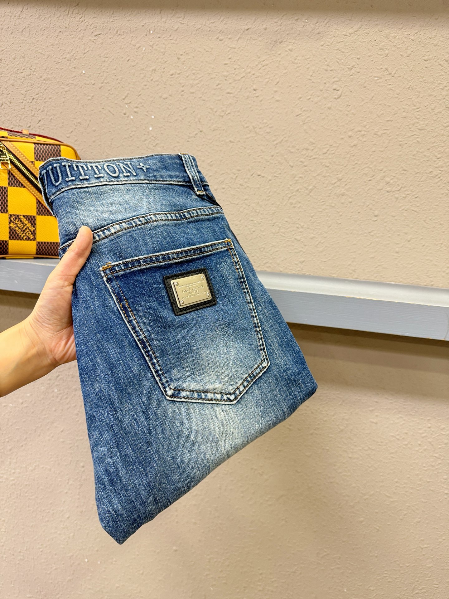 DG杜嘉班纳 专柜新品，原版牛仔裤 原版重工打造，品牌经典LOGO设计，三标齐全！原版五金辅料。专柜定制