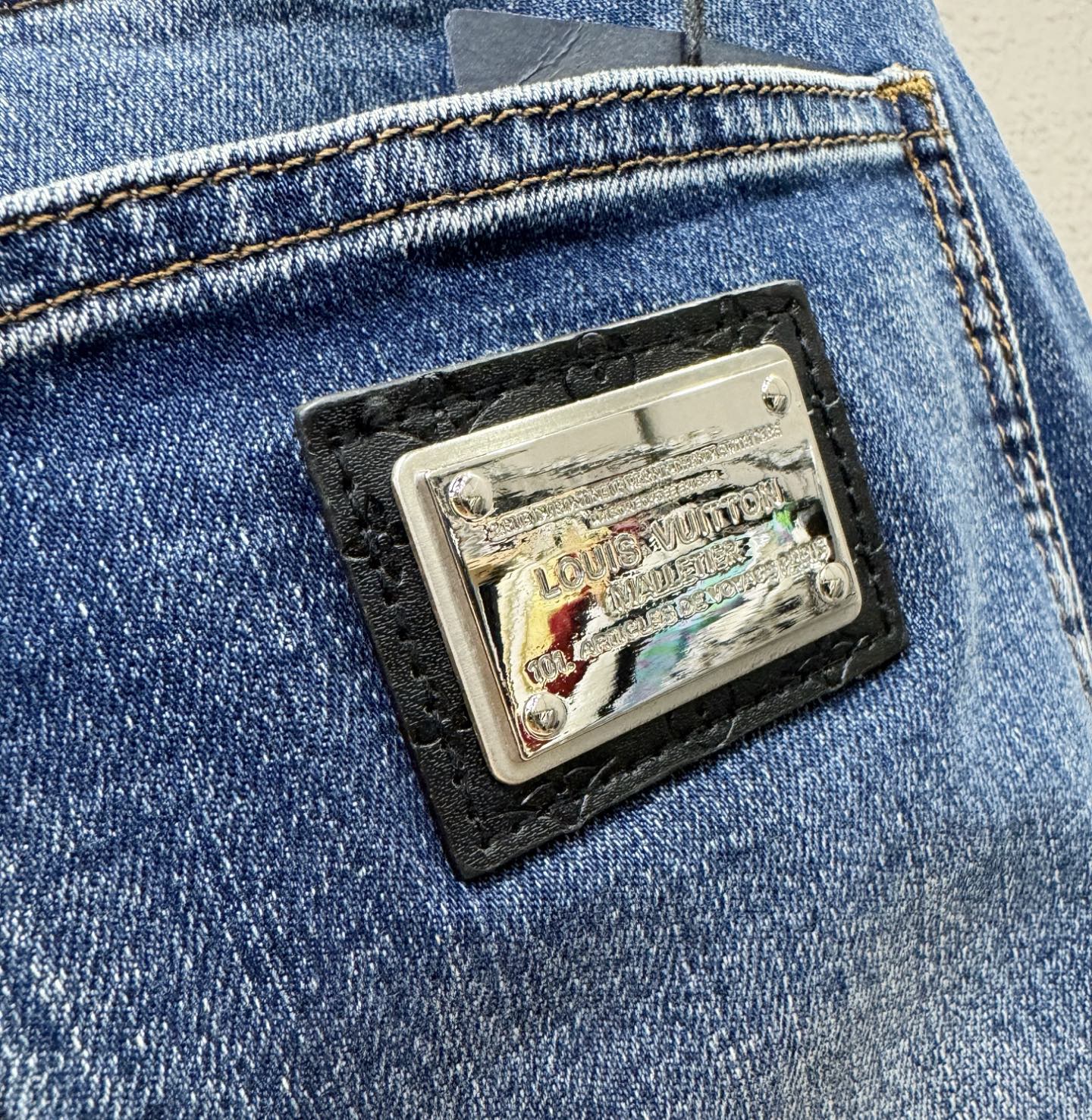 DG杜嘉班纳 专柜新品，原版牛仔裤 原版重工打造，品牌经典LOGO设计，三标齐全！原版五金辅料。专柜定制
