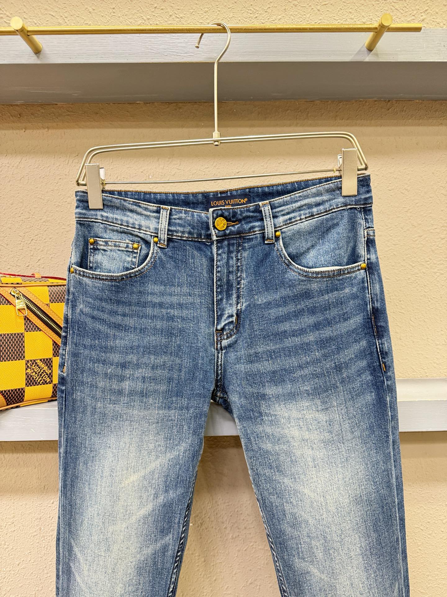 DG杜嘉班纳 专柜新品，原版牛仔裤 原版重工打造，品牌经典LOGO设计，三标齐全！原版五金辅料。专柜定制