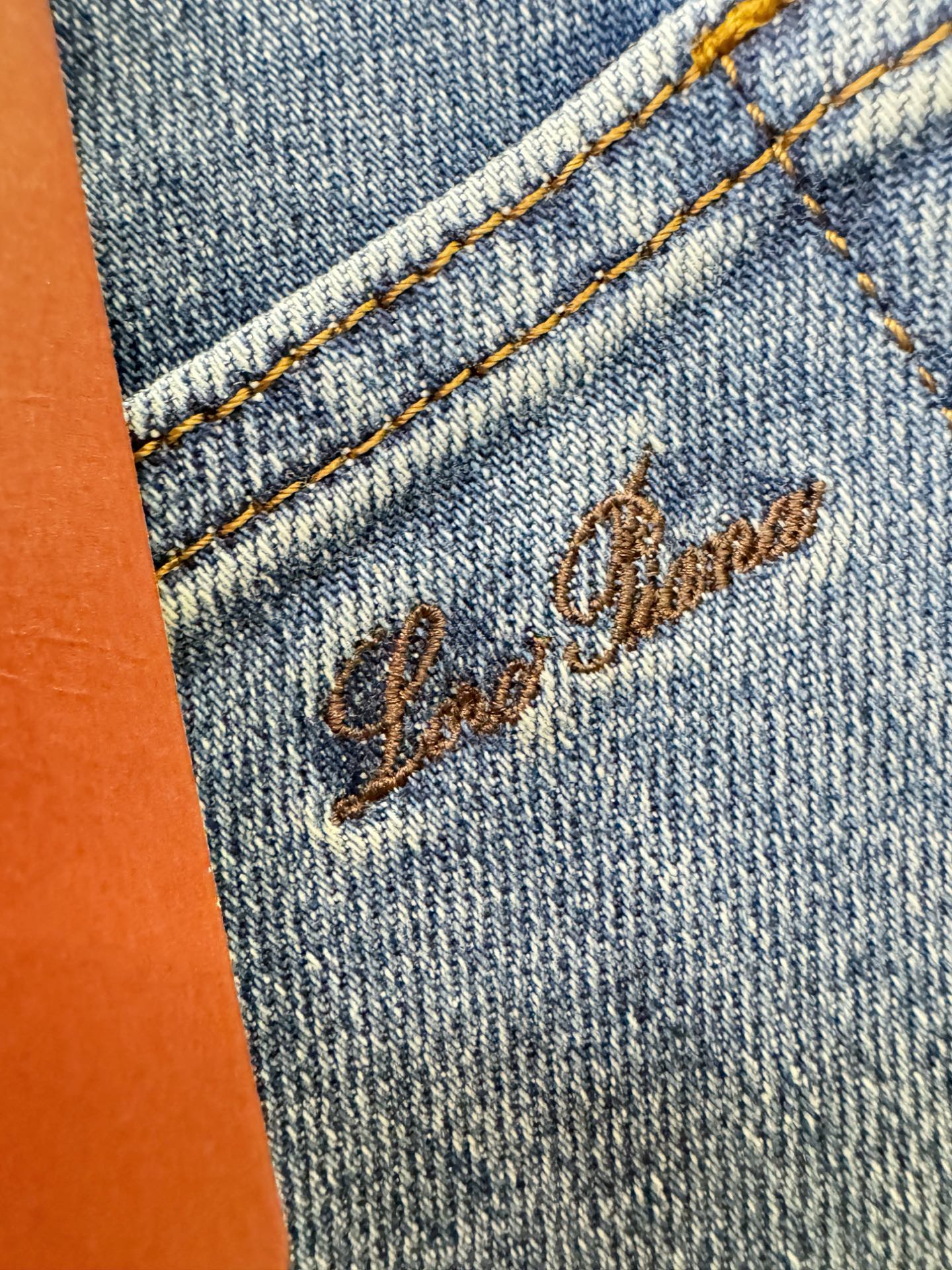 Loro Piana诺悠翩雅 专柜新品，原版牛仔裤 原版重工打造，品牌经典LOGO设计，三标齐全！原版五