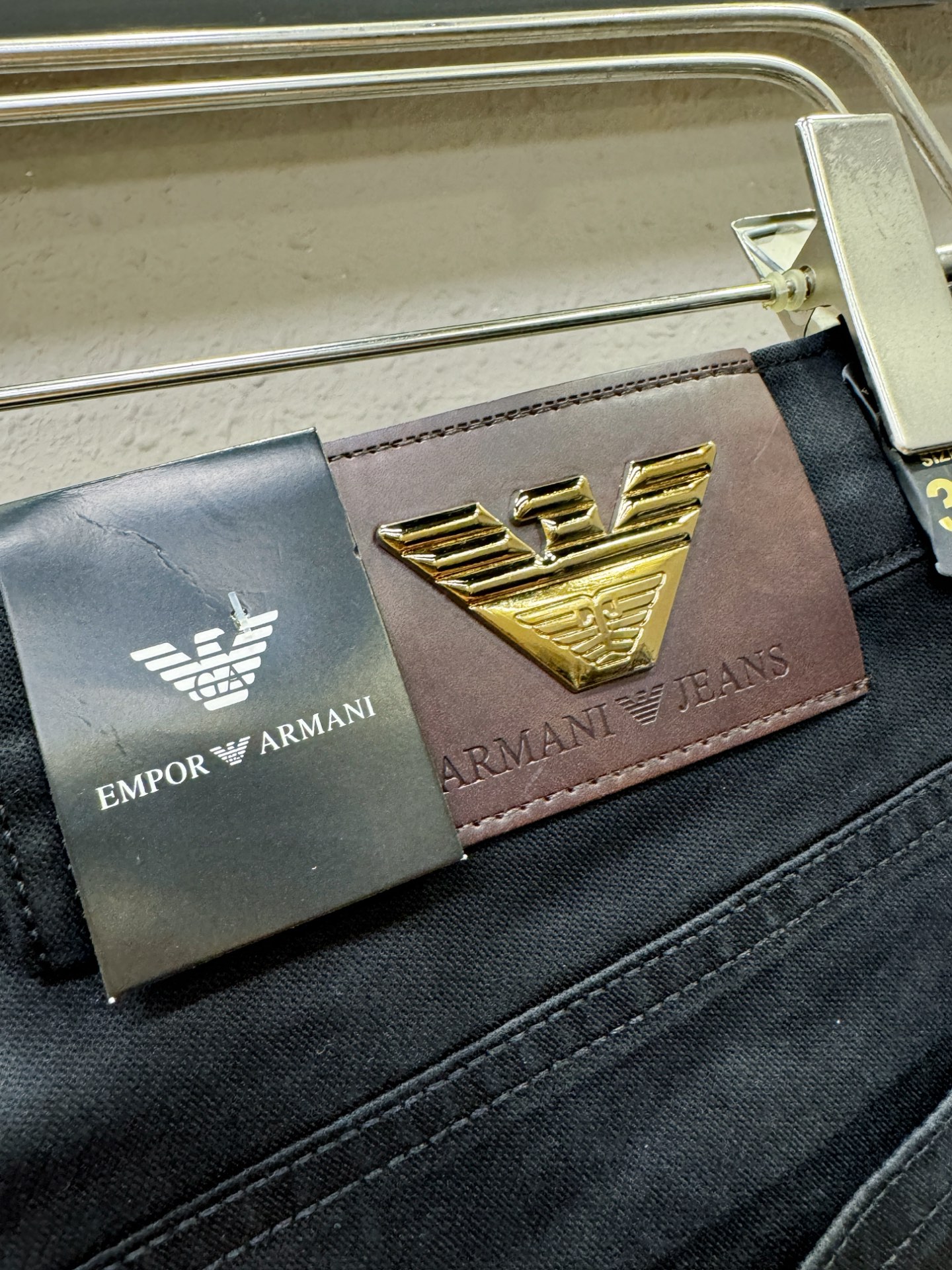 Armani 阿玛尼 2026新款休闲裤，精选面料，柔软舒适有质感，原版五金配件，非常炫酷，细节处理精致