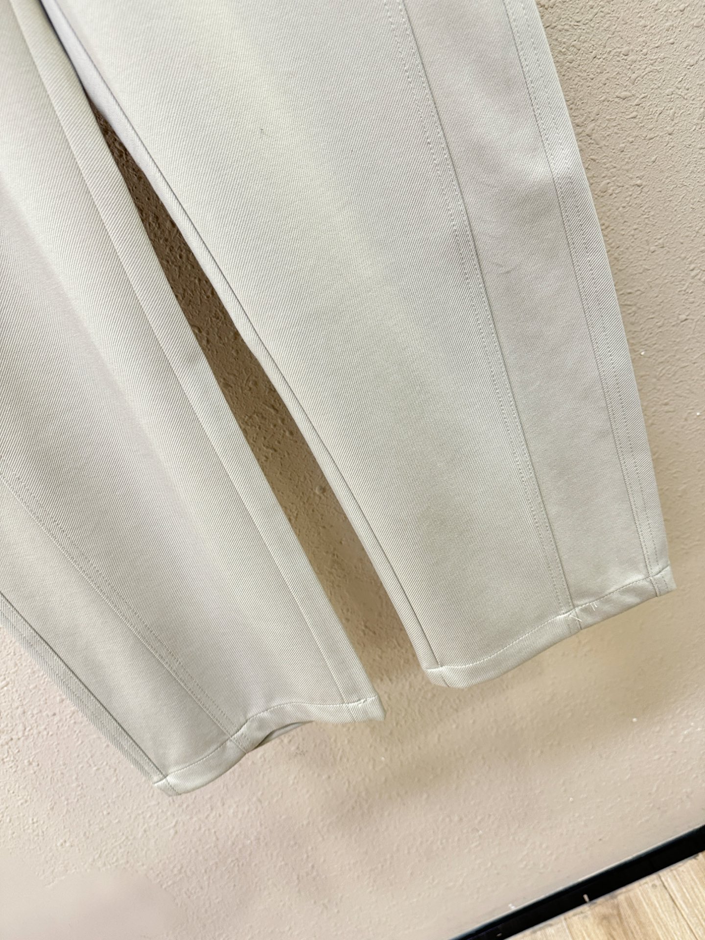 KITON 2026新款休闲裤，精选面料，柔软舒适有质感，原版五金配件，非常炫酷，细节处理精致，上身效果
