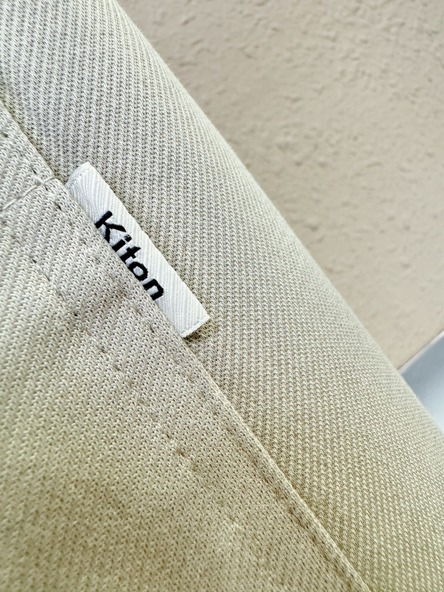 KITON 2026新款休闲裤，精选面料，柔软舒适有质感，原版五金配件，非常炫酷，细节处理精致，上身效果