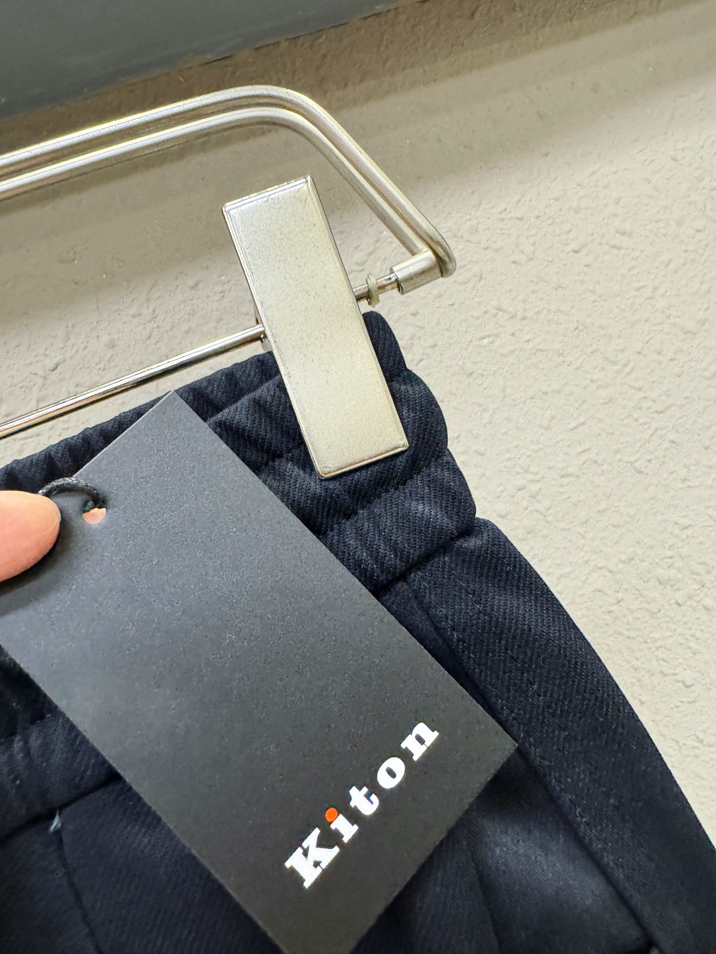 KITON 2026新款休闲裤，精选面料，柔软舒适有质感，原版五金配件，非常炫酷，细节处理精致，上身效果