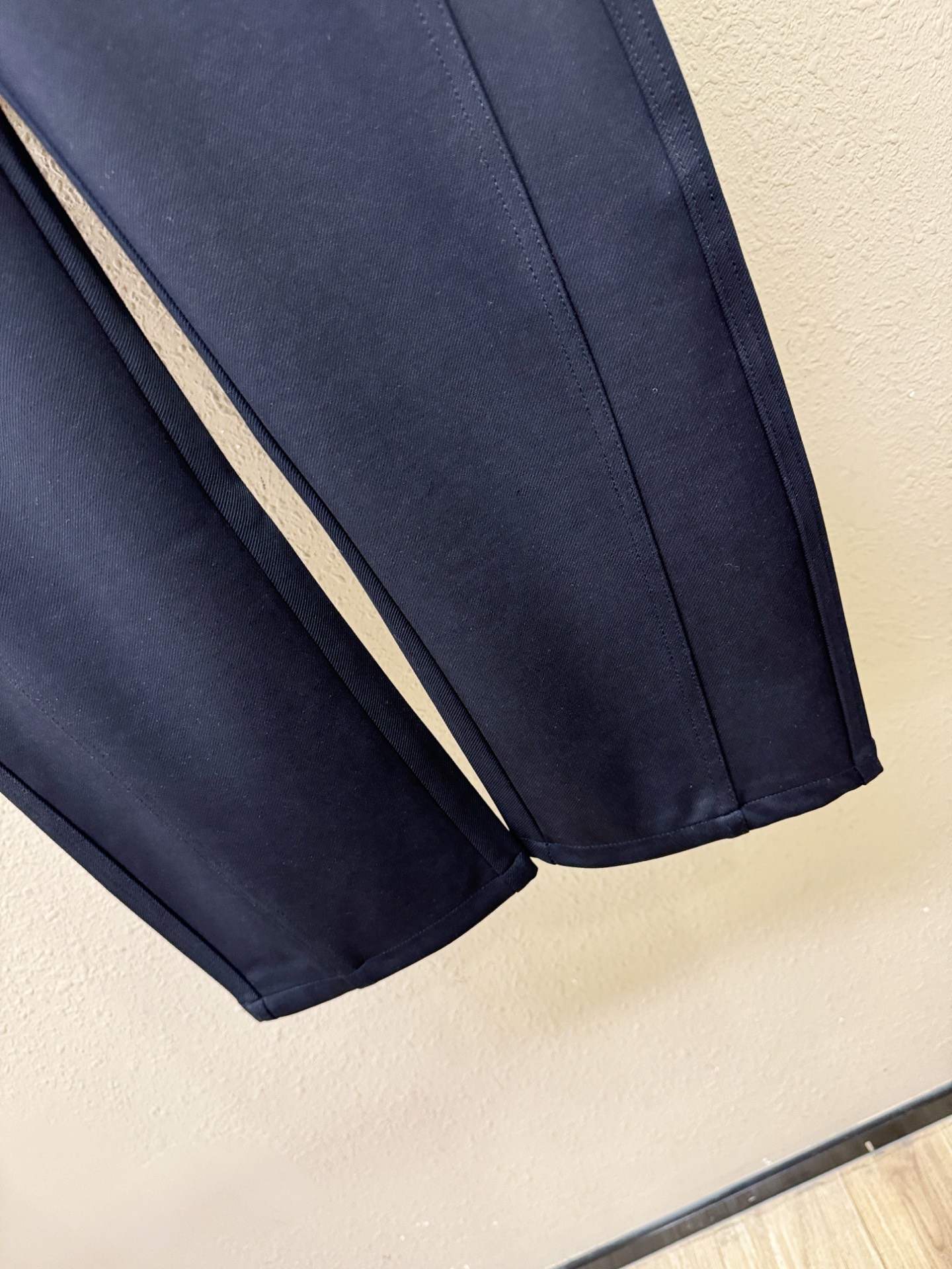 KITON 2026新款休闲裤，精选面料，柔软舒适有质感，原版五金配件，非常炫酷，细节处理精致，上身效果