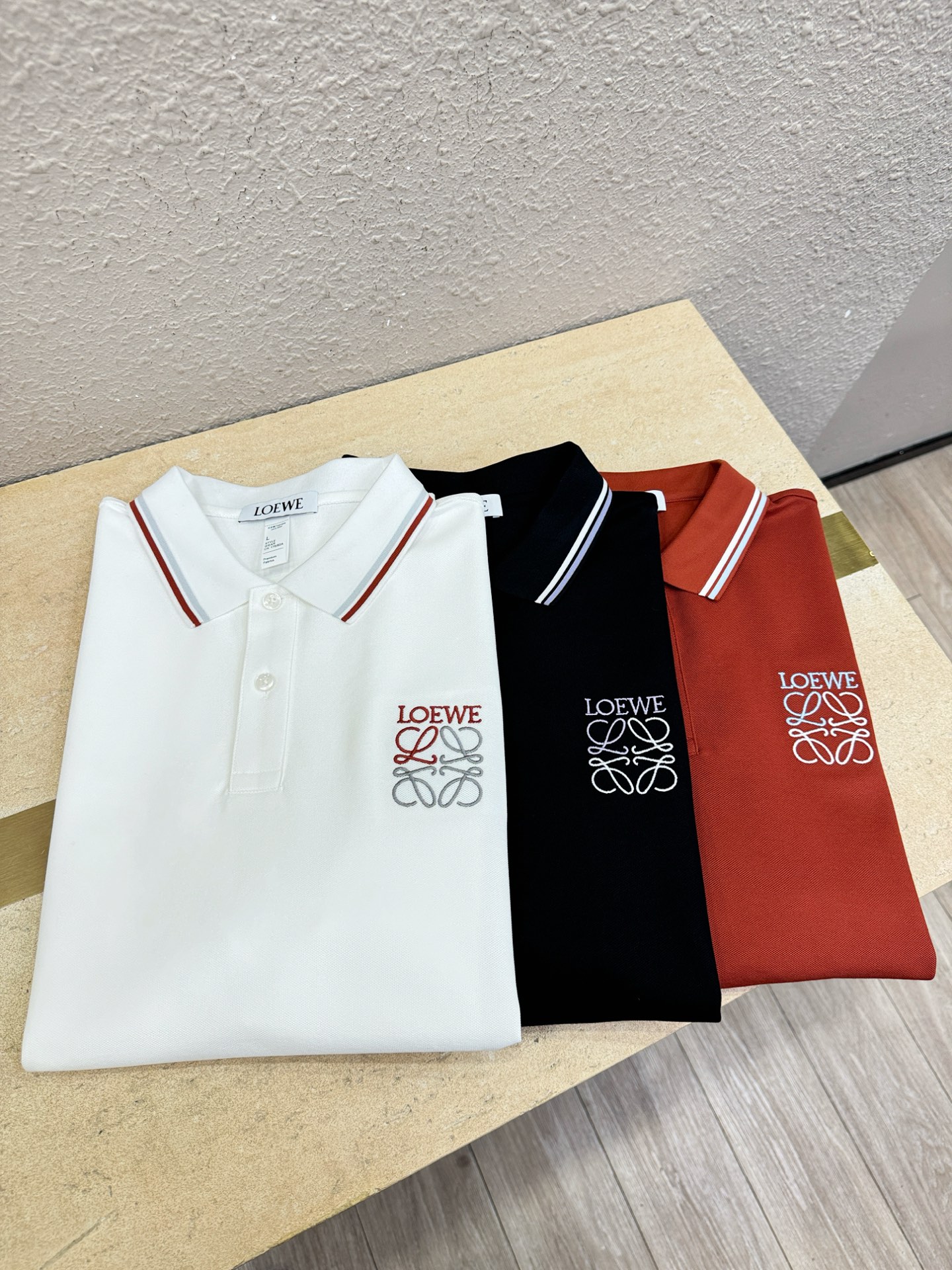 LOEWE罗意威 2026官方春夏新款 专柜同步上市 男士翻领短袖POLO衫，高端主线系列，进口珠地丝光