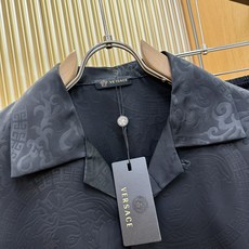 高定款(真丝面料升级 )最大可穿250斤 Versace 范思哲新款真丝套装,男女同款家居服套装,定制真 高定款(真丝面料升级 )最大可穿250斤 Versace 范思哲新款真丝套装,男女同款家居服套装,定制真