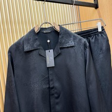 高定款(真丝面料升级 )最大可穿250斤 Versace 范思哲新款真丝套装,男女同款家居服套装,定制真 高定款(真丝面料升级 )最大可穿250斤 Versace 范思哲新款真丝套装,男女同款家居服套装,定制真