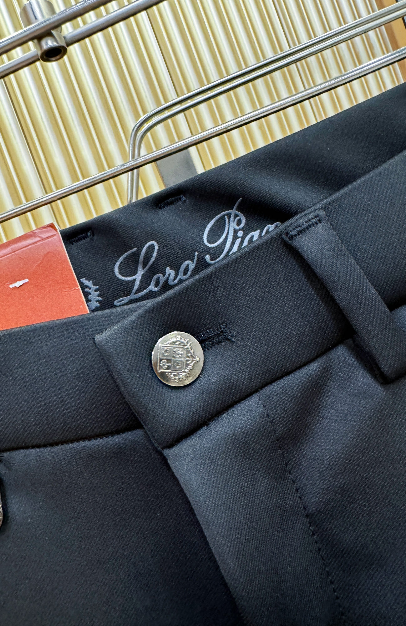 Loro Piana诺悠翩雅 2026新款休闲裤，精选面料，柔软舒适有质感，原版五金配件，非常炫酷，细节