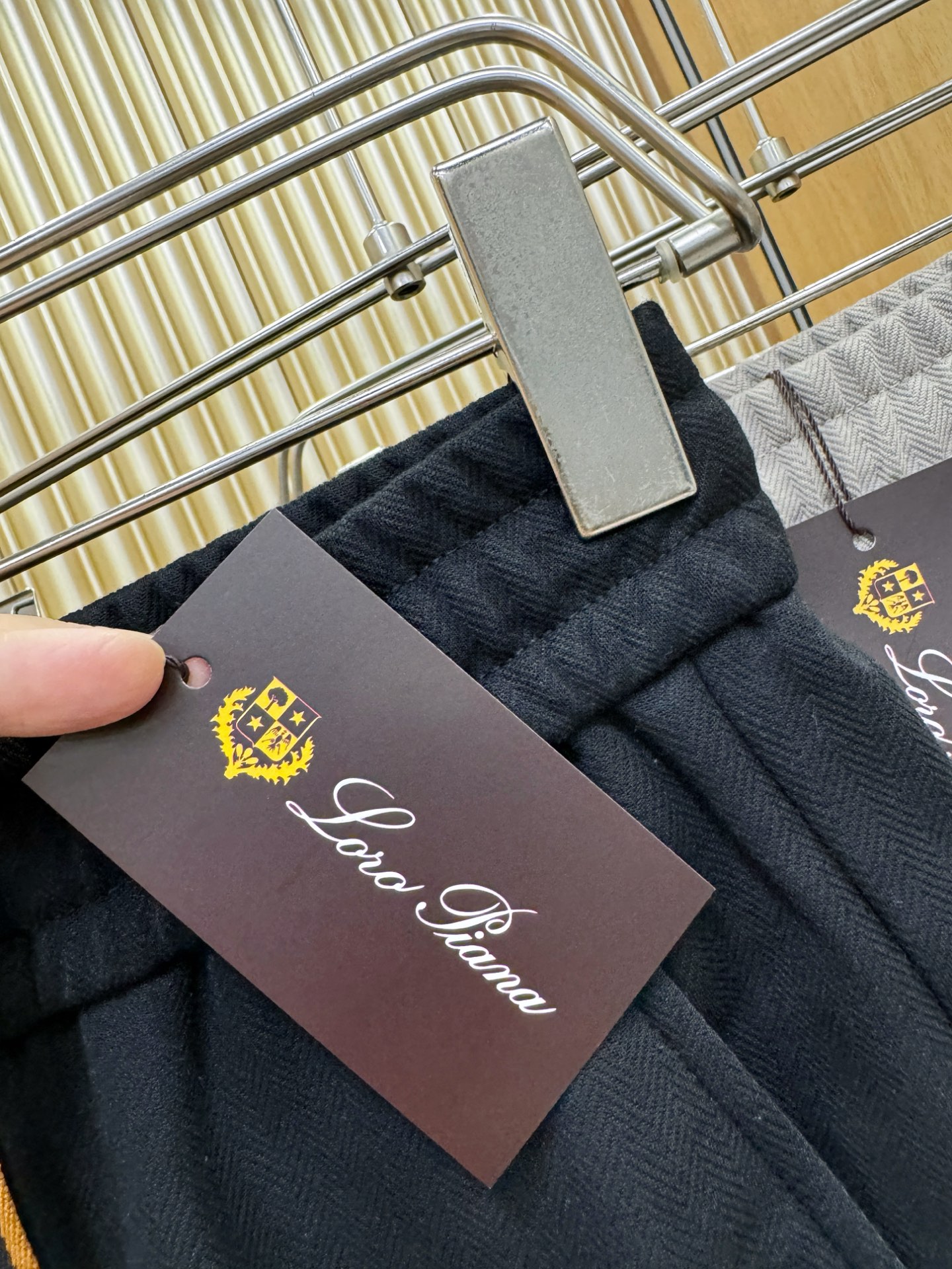 Loro Piana诺悠翩雅 2026新款休闲裤，精选面料，柔软舒适有质感，原版五金配件，非常炫酷，细节