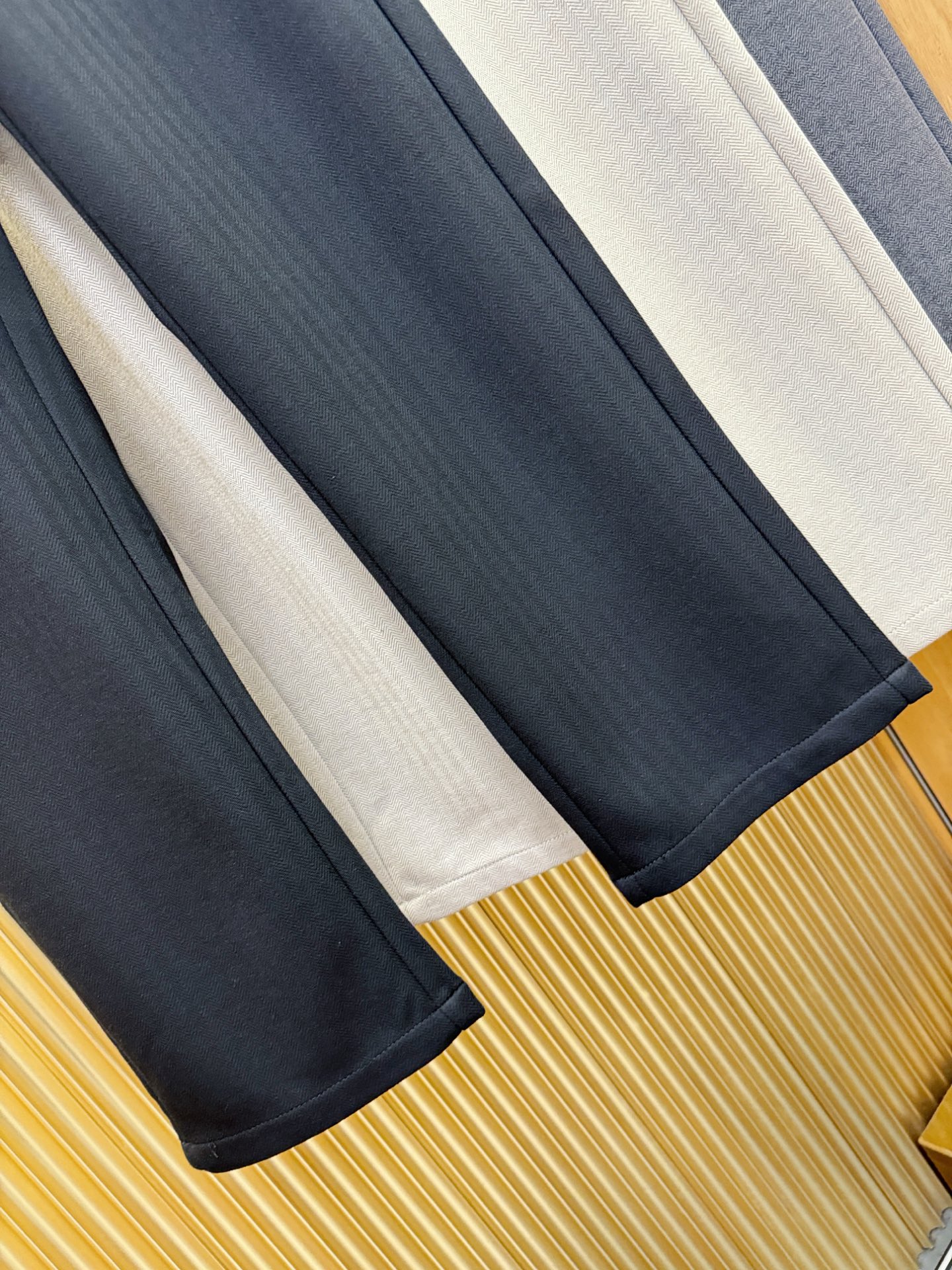 Loro Piana诺悠翩雅 2026新款休闲裤，精选面料，柔软舒适有质感，原版五金配件，非常炫酷，细节