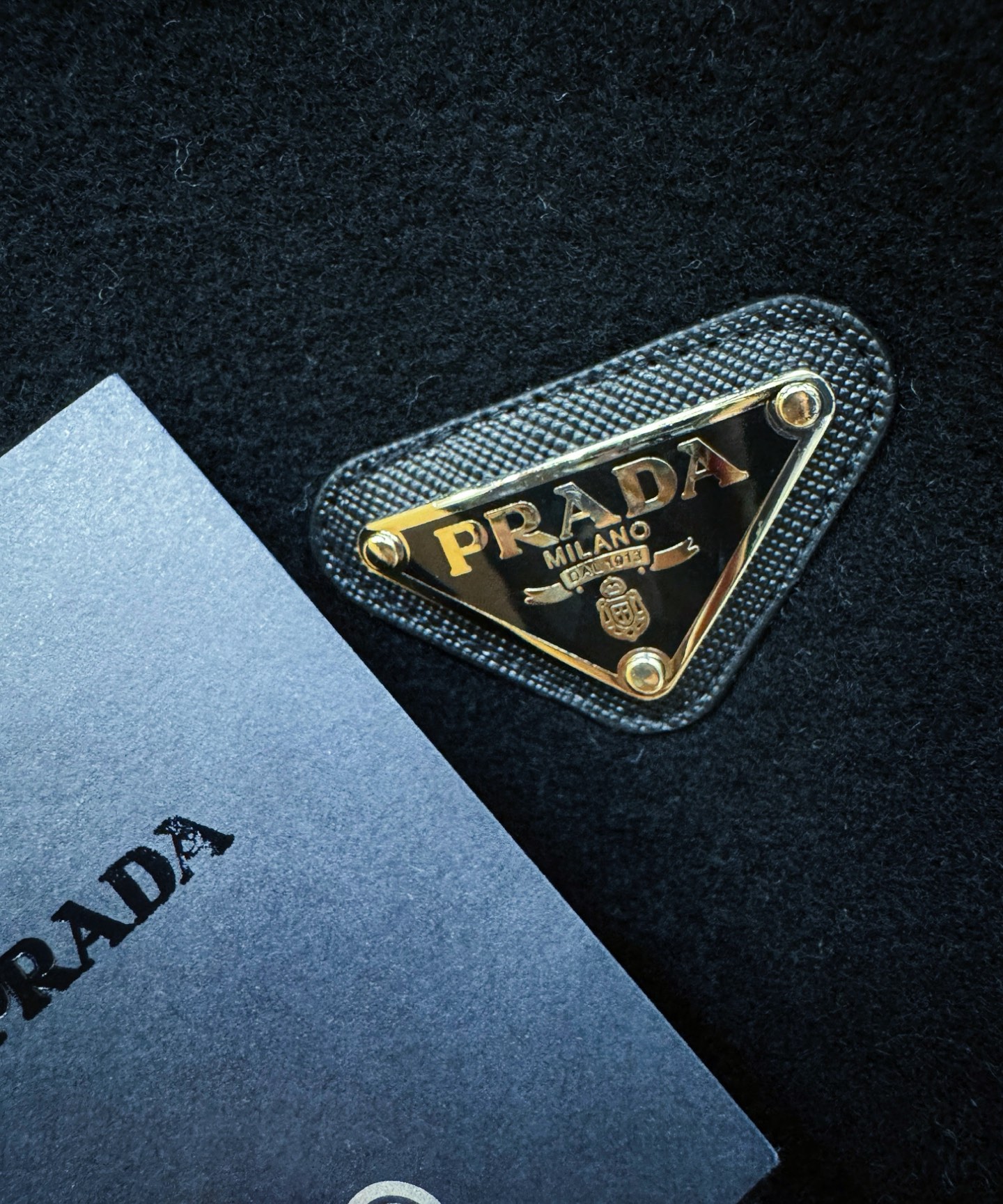 PRADA 普拉达 秋冬新款毛呢外套，超A原单外套！甄选顶级羊毛呢子面料打造。搭配经典Logo设计，高端典雅！官网原版五