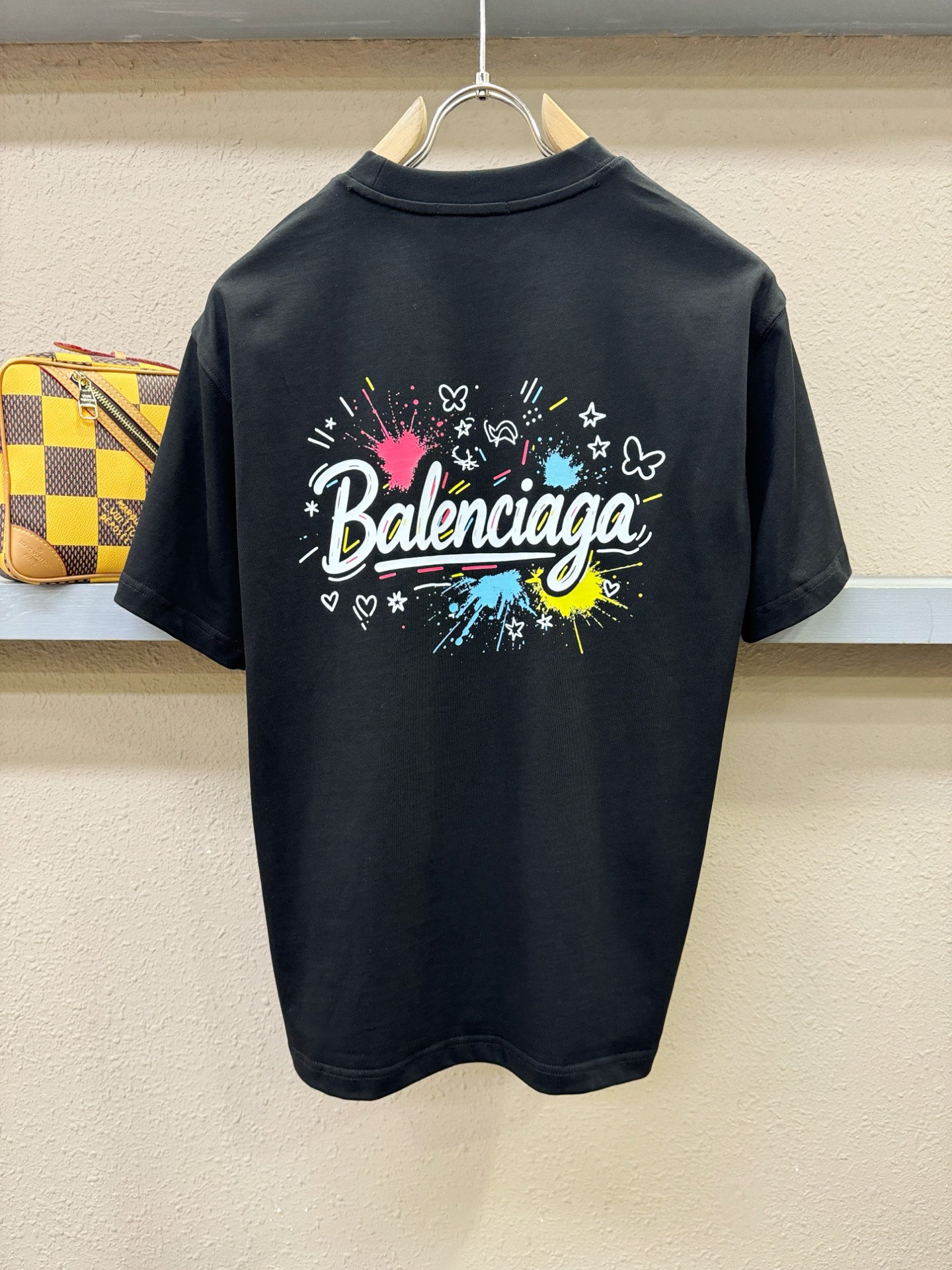 Balenciaga巴黎世家 2026新款短袖T恤！男女同款！走秀图案时尚休闲短袖T恤衫！设计logo设计！极具设计精选