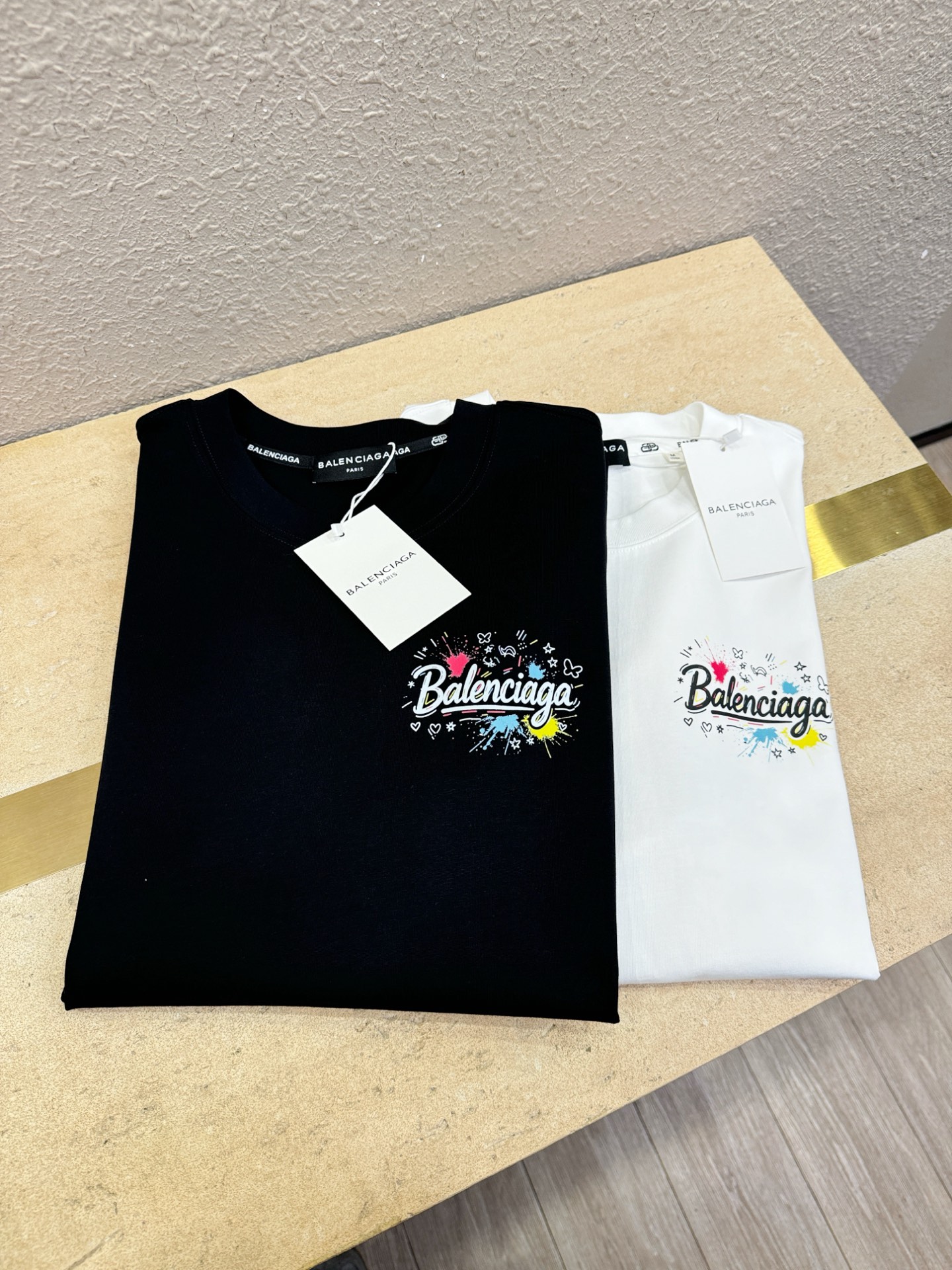 Balenciaga巴黎世家 2026新款短袖T恤！男女同款！走秀图案时尚休闲短袖T恤衫！设计logo设计！极具设计精选