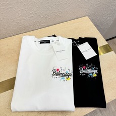 Balenciaga巴黎世家 2026新款短袖T恤!男女同款!走秀图案时尚休闲短袖T恤衫!设计logo设计!极具设计精选 Balenciaga巴黎世家 2026新款短袖T恤!男女同款!走秀图案时尚休闲短袖T恤衫!设计logo设计!极具设计精选