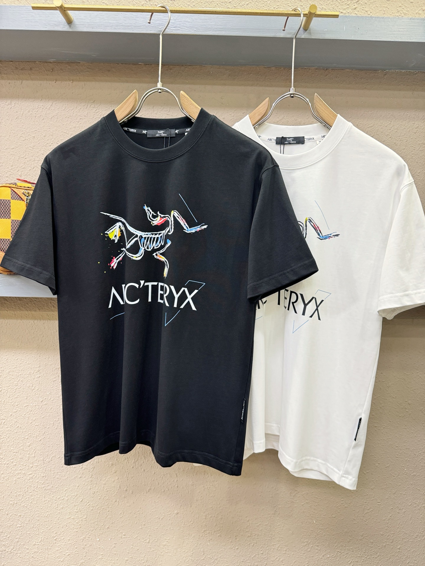 ARC‘TERYX/始祖鸟 2026新款短袖T恤！男女同款！走秀图案时尚休闲短袖T恤衫！设计logo设计！极具设计精选客