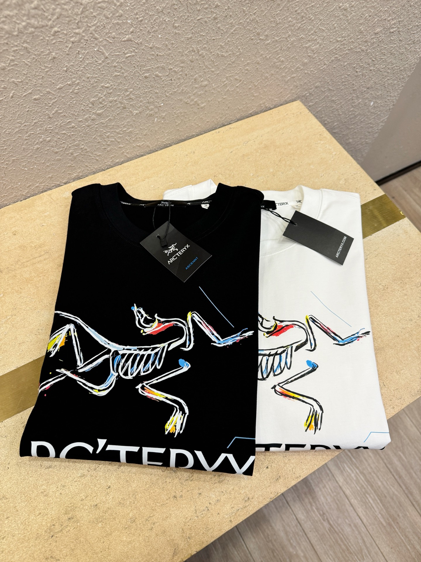 ARC‘TERYX/始祖鸟 2026新款短袖T恤！男女同款！走秀图案时尚休闲短袖T恤衫！设计logo设计！极具设计精选客