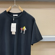 Dior迪奥 2026新款短袖T恤!男女同款!走秀图案时尚休闲短袖T恤衫!设计logo设计!极具设计精选客供面料,手感柔 Dior迪奥 2026新款短袖T恤!男女同款!走秀图案时尚休闲短袖T恤衫!设计logo设计!极具设计精选客供面料,手感柔