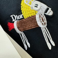 Dior迪奥 2026新款短袖T恤!男女同款!走秀图案时尚休闲短袖T恤衫!设计logo设计!极具设计精选客供面料,手感柔 Dior迪奥 2026新款短袖T恤!男女同款!走秀图案时尚休闲短袖T恤衫!设计logo设计!极具设计精选客供面料,手感柔